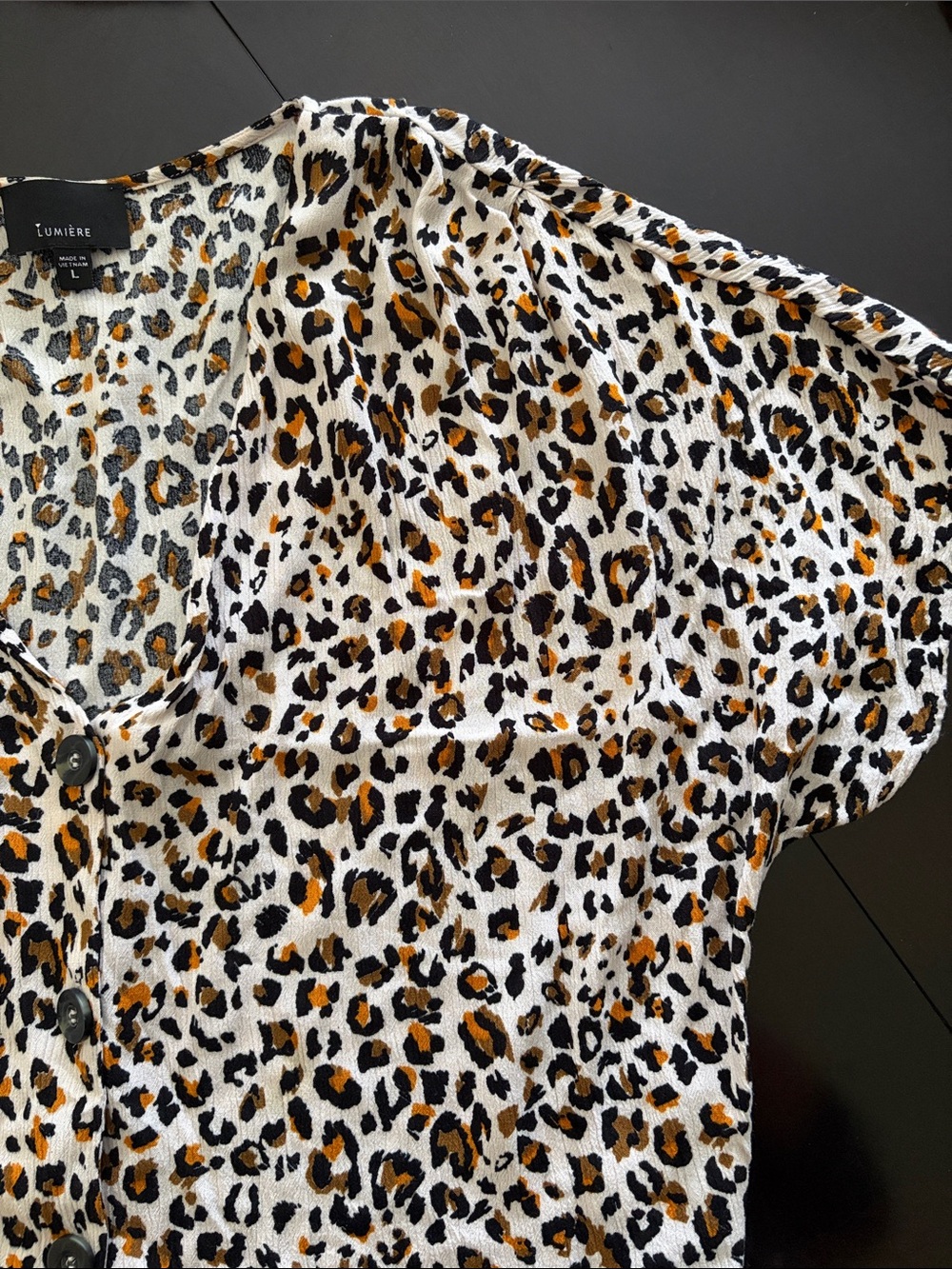 Cropped Leopard Print Button Front Top in Women’s Sz L - Picture 2 of 6